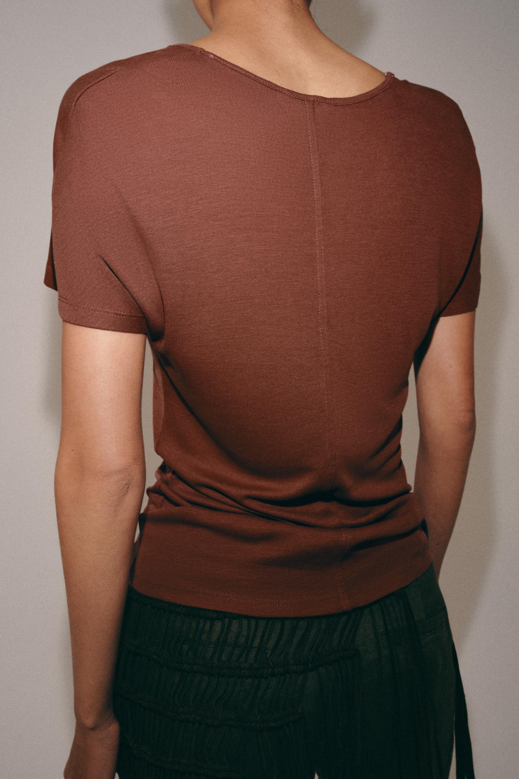 KISA KOLLU DÖKÜMLÜ T-SHIRT - Görsel 3