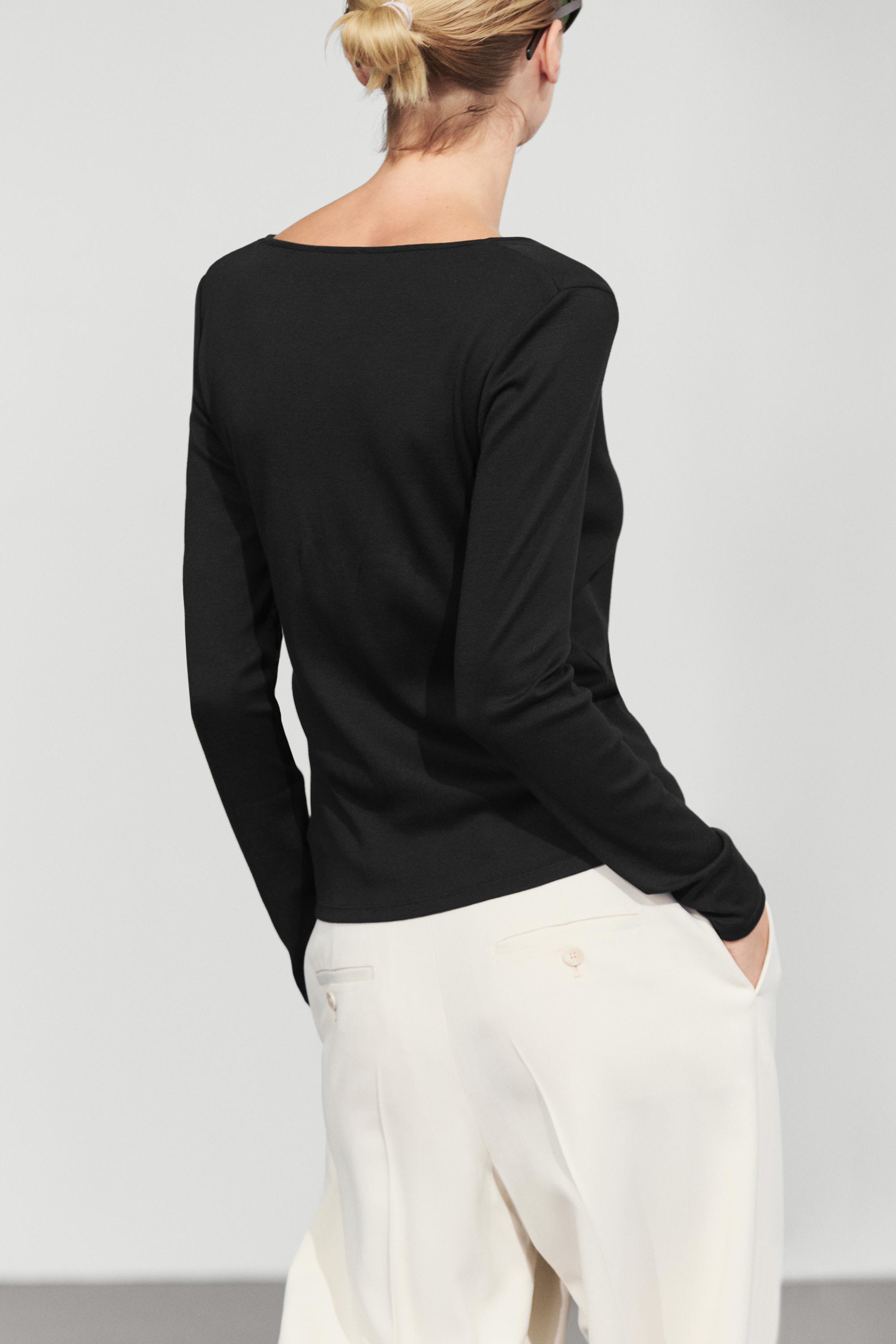 100% cotton button-placket T-shirt