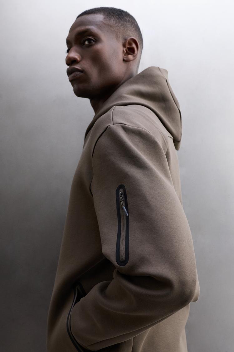 TECHNICAL ZIP HOODIE