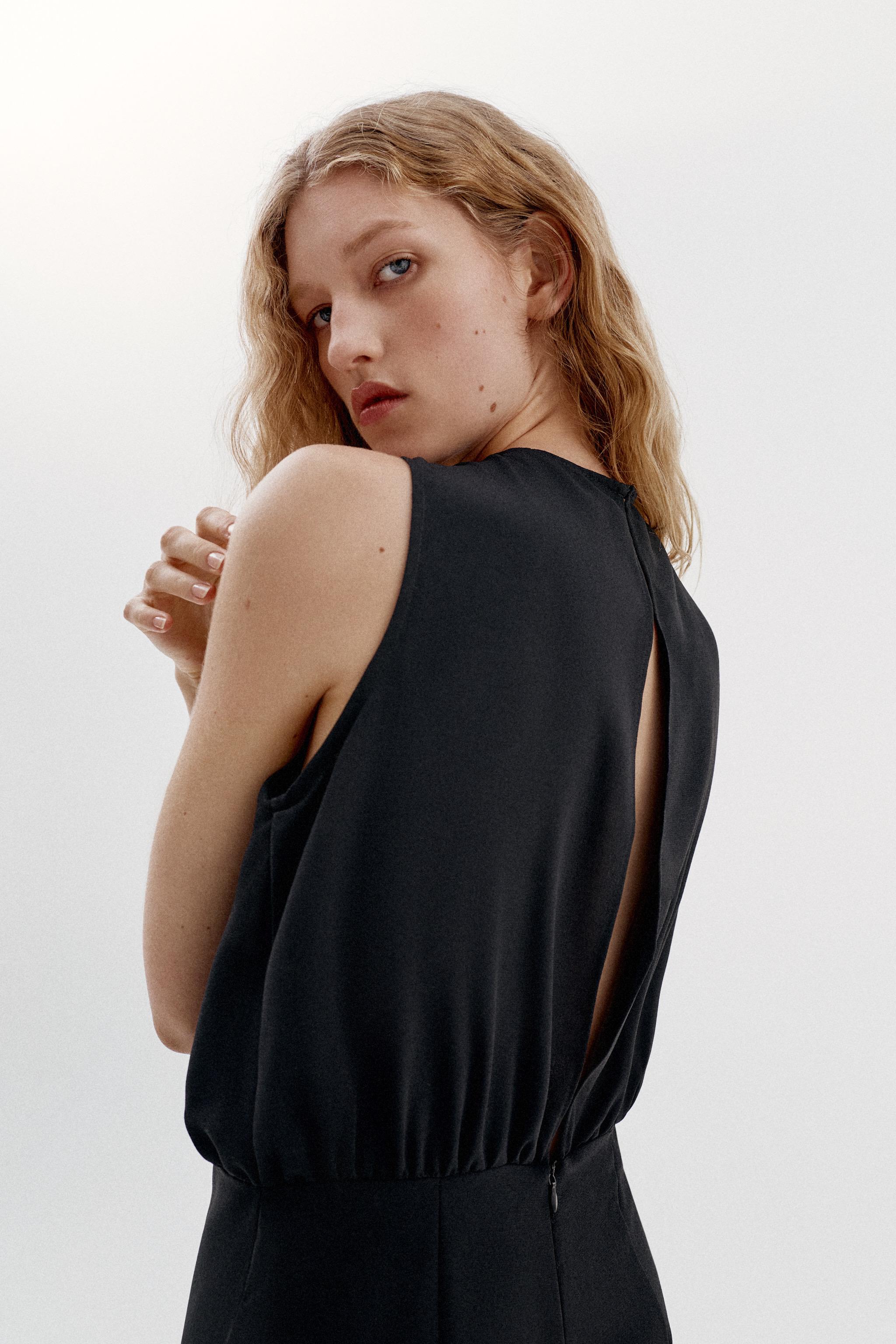 TWISTED NECK FLARE JUMPSUIT