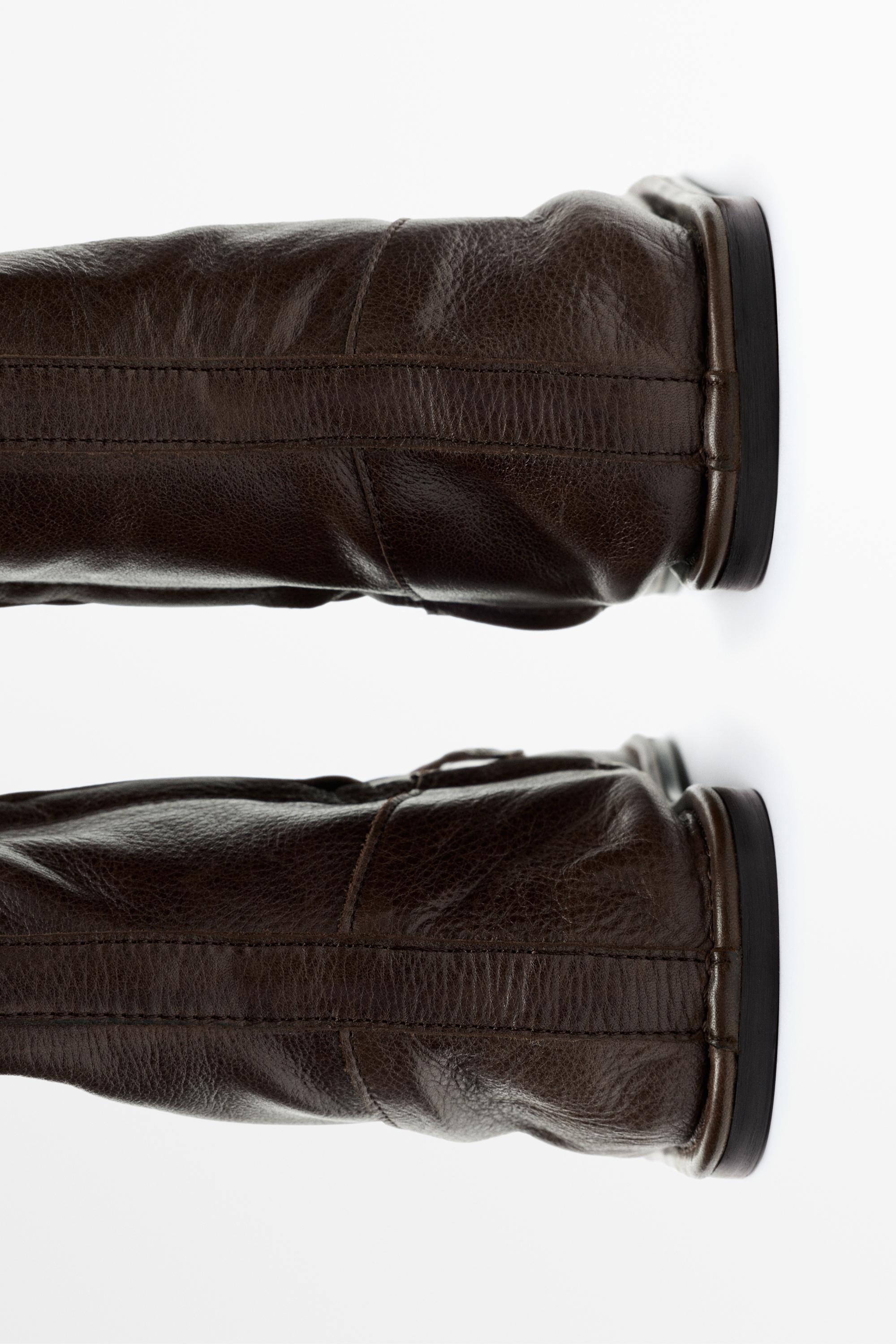 Ankle soft leather loafer with vamp strap