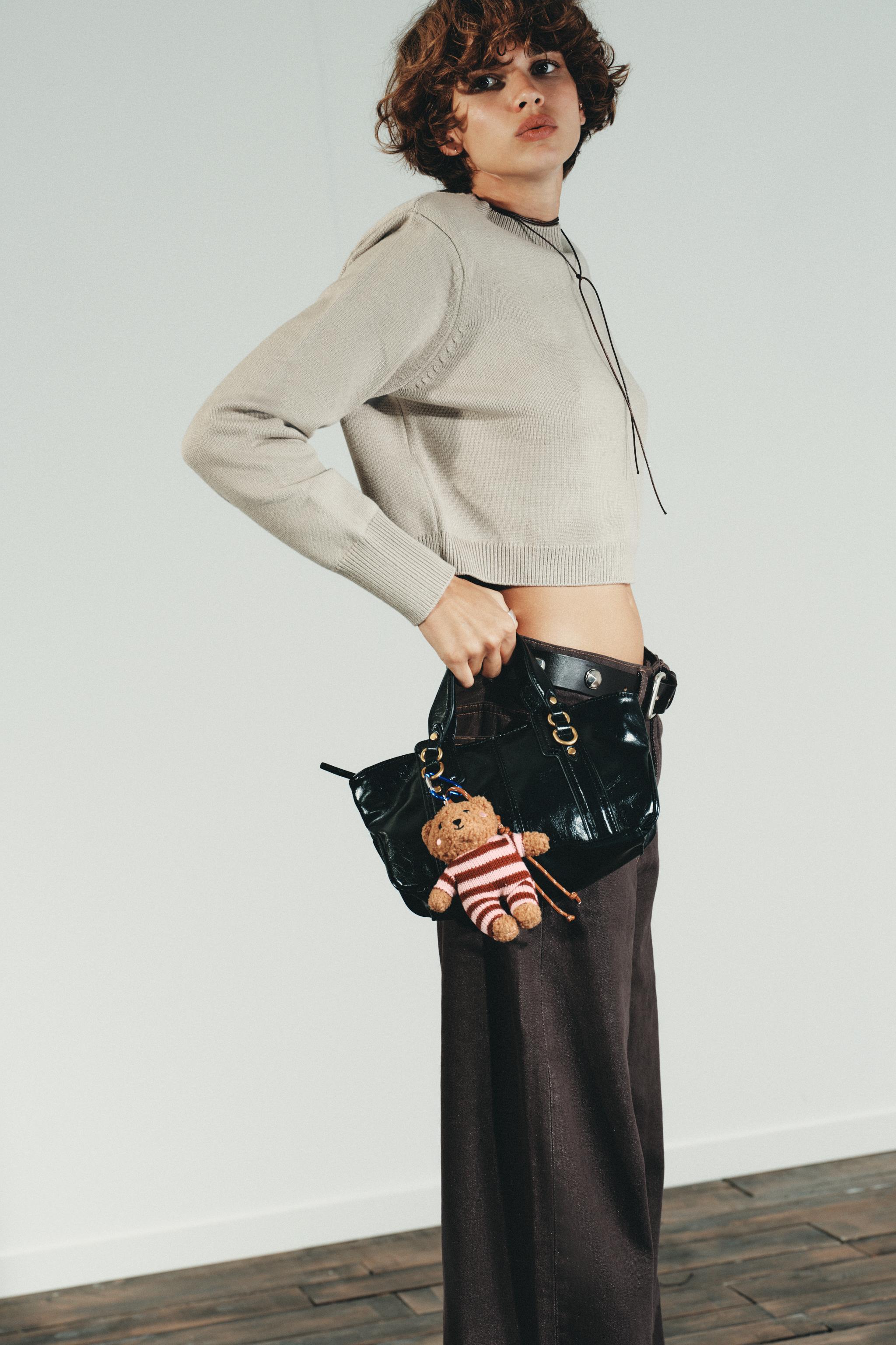 *・ྀི 春雨サラダ様 .゜ྀི・*. レザーキーホルダー ストライプ柄クマチャームキーリング - ゴールデンブラウン | ZARA