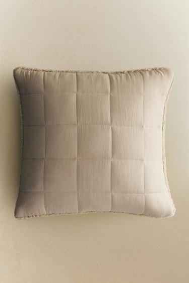 REVERSIBLE FAUX SHEARLING CUSHION COVER FOR QUILTS - Light grey by Zara - Image 4