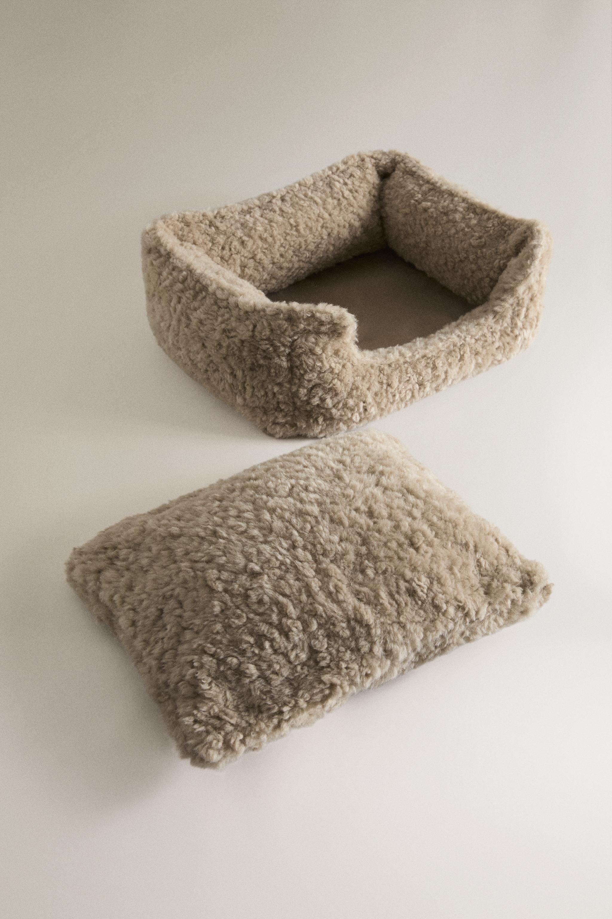 FAUX SHEARLING PET BED