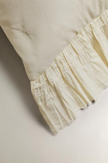 COTTON QUILTED CUSHION COVER WITH RUFFLE TRIM — Oyster-white 2