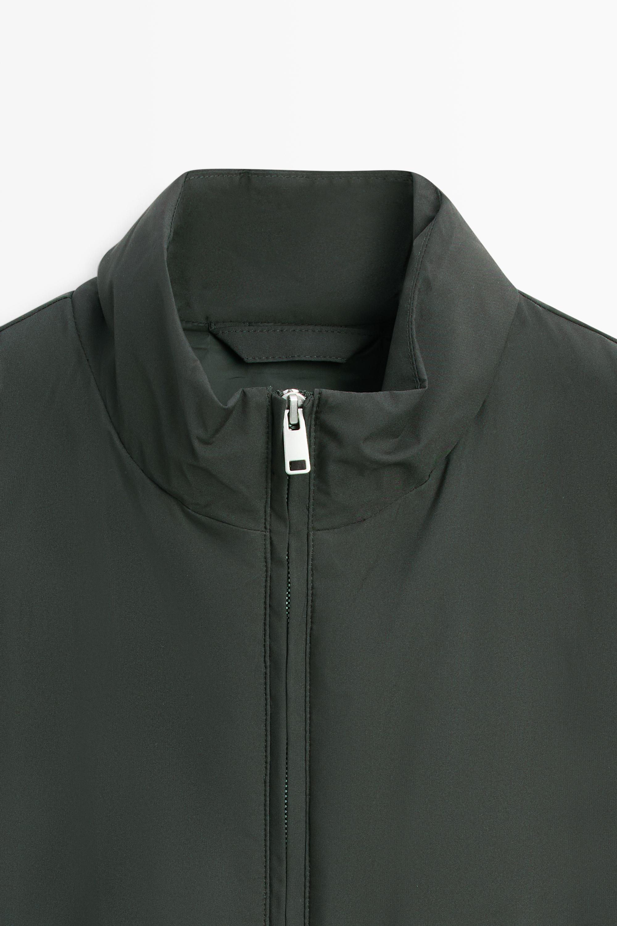 Ultra-lightweight water-repellent down gilet
