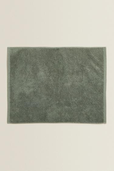 TAPIS DE BAIN UNI BASE ANTIDÉRAPANTE - Kaki de Zara