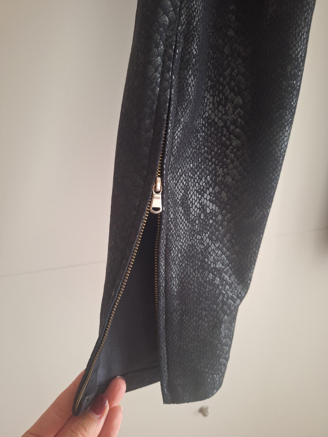 PANTALONES PITILLO NEGROS ESTAMPADO SERPIENTE - Image 5