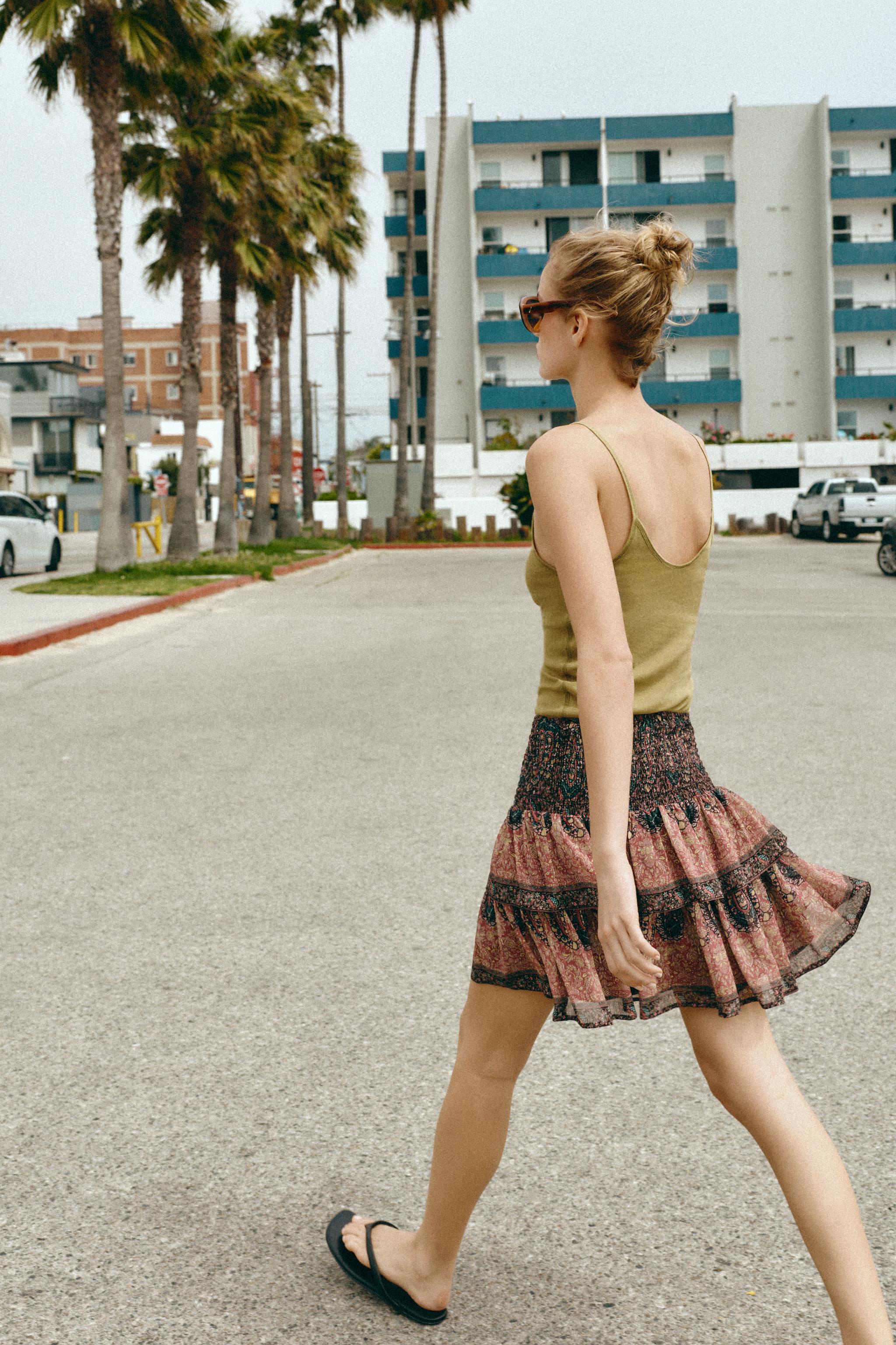 SMOCKED PRINTED MINI SKIRT