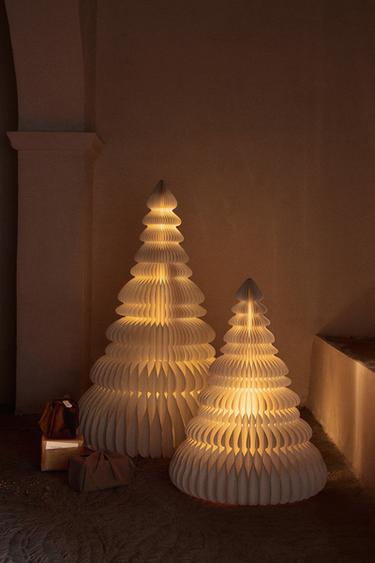 FLOOR LIGHT-UP PAPER CHRISTMAS TREE (100 cm) - White by Zara