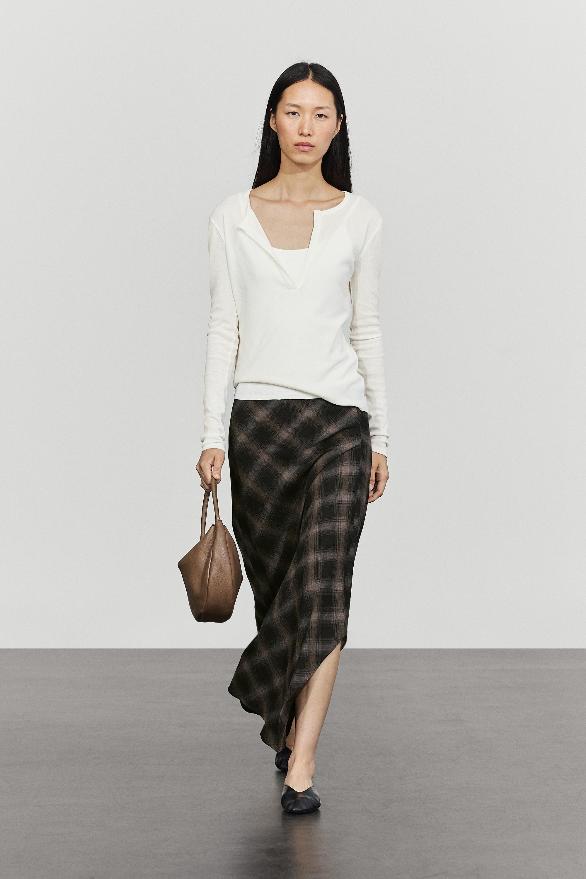 Wool-cotton blend check midi skirt with split — Black