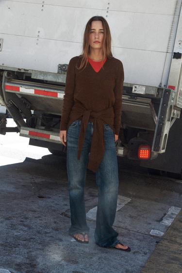 100% EXTRA SOFT WOOL V-NECK JUMPER - Brown by Zara