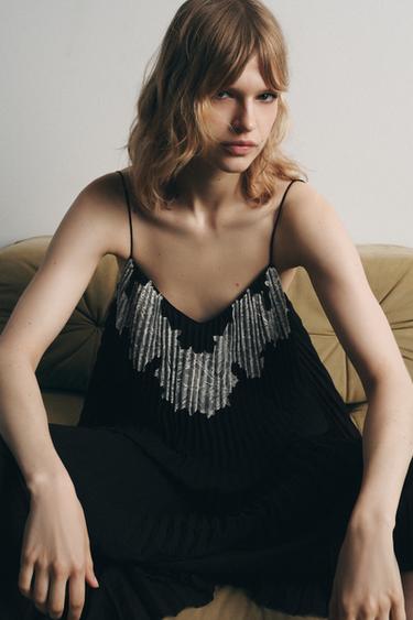 فستان بليسيه بتطريزات دانتيل - أسود by Zara