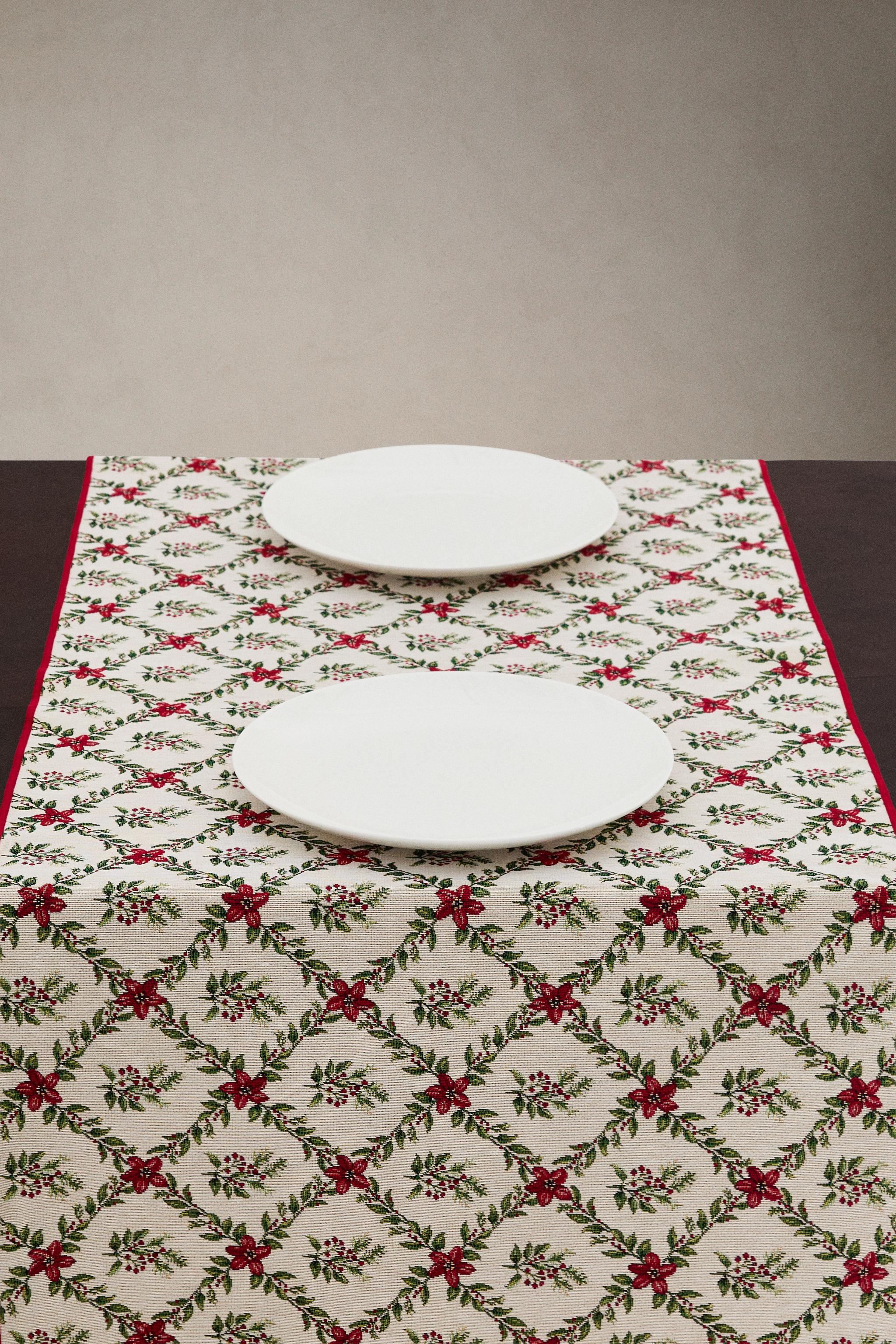 DIAMOND JACQUARD CHRISTMAS TABLE RUNNER