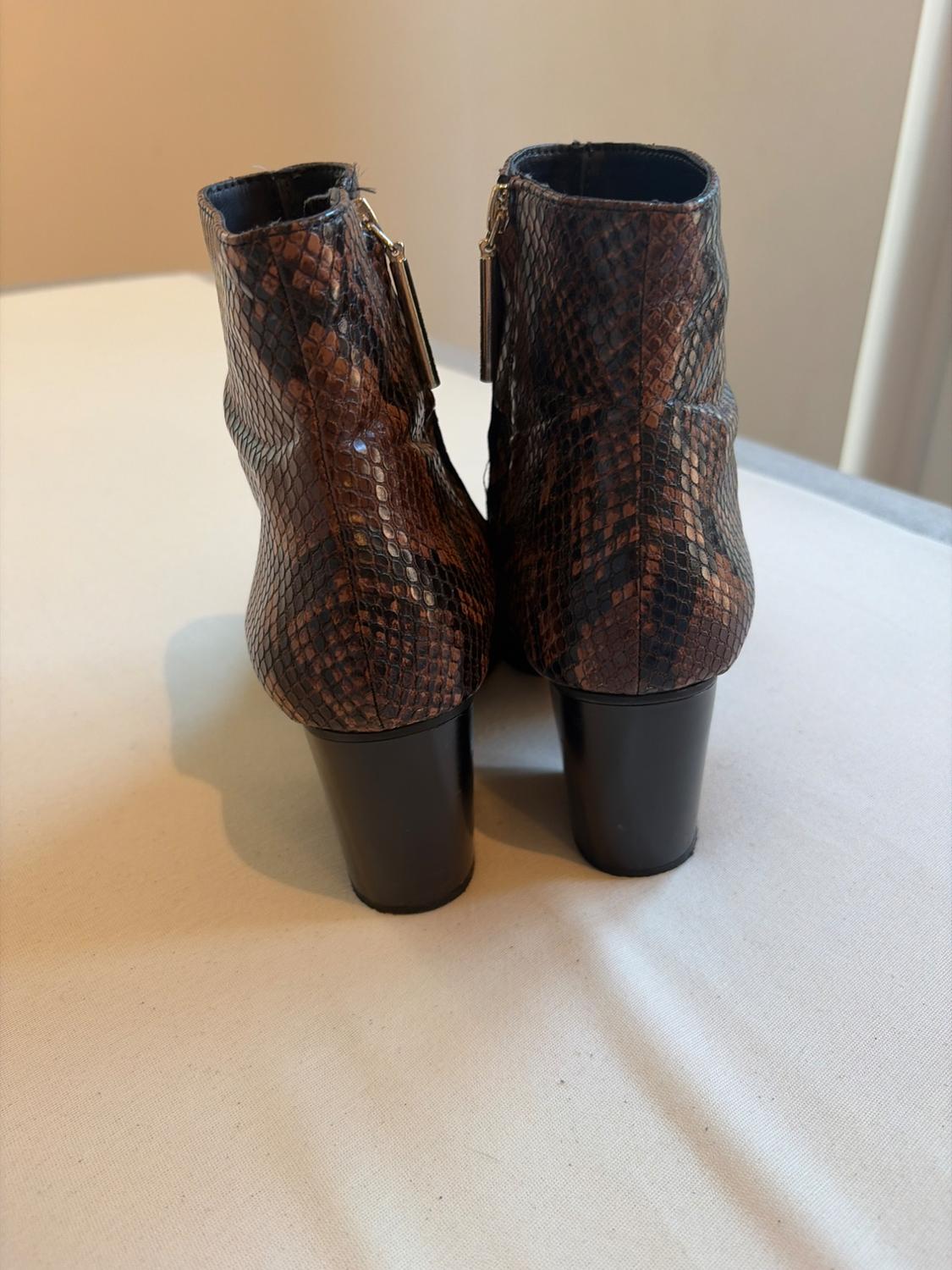 ZARA WOMAN SHOES, ANIMAL PRINT WITH BLACK HEEL. - Image 4