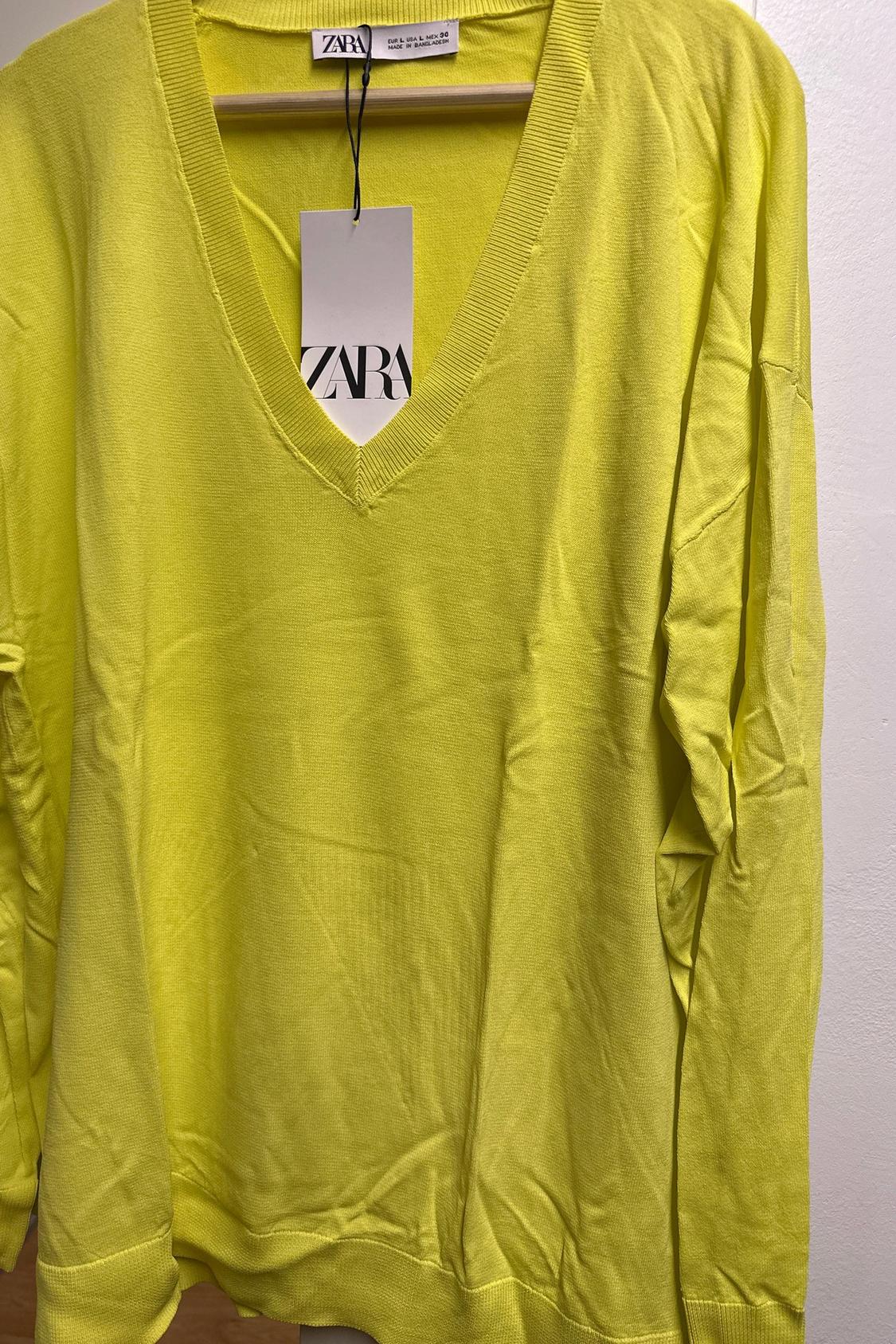 V-NECK KNIT SWEATER