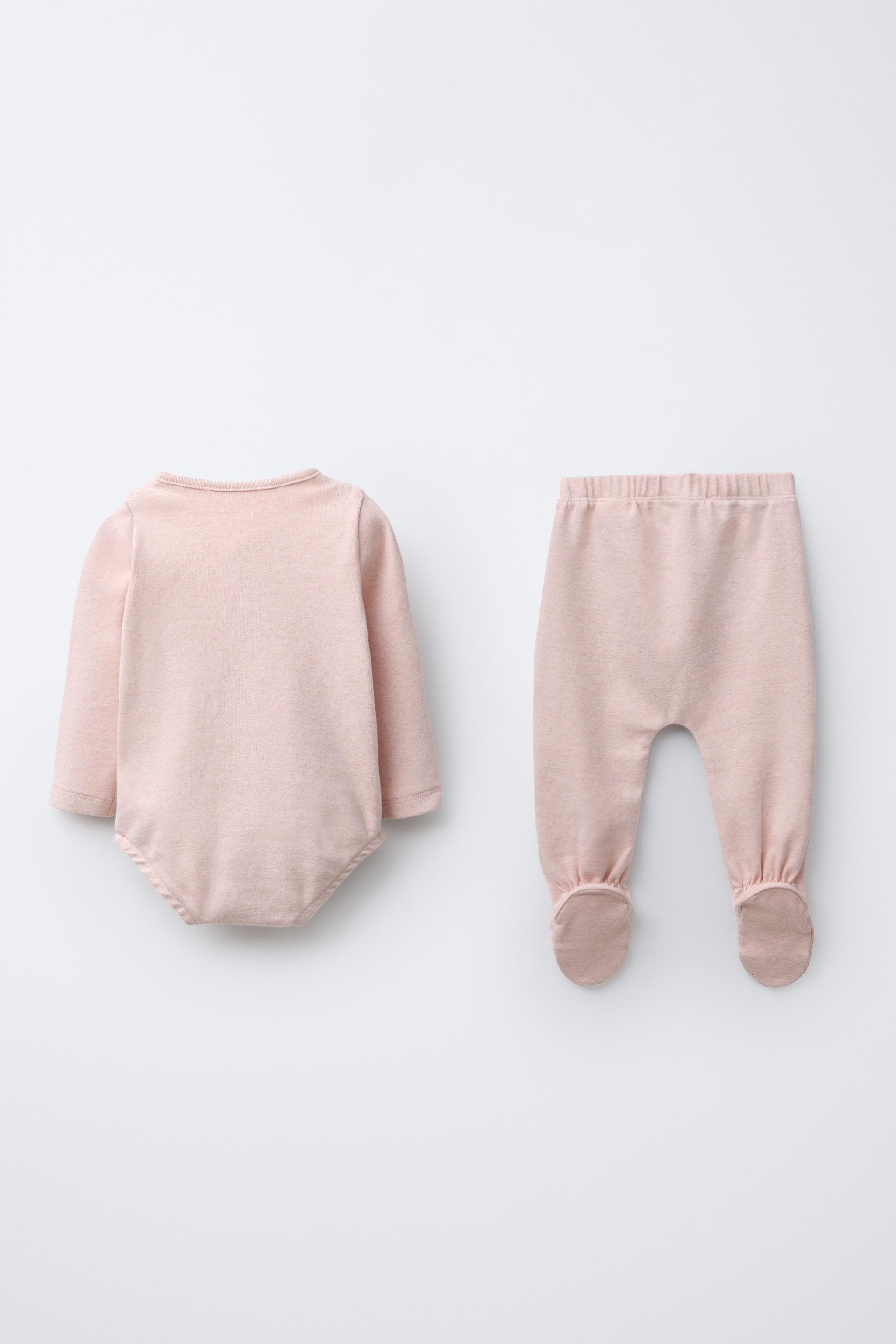 Xotin itoatkorlik bilan emishni boshladi Svinger porno suratga olish