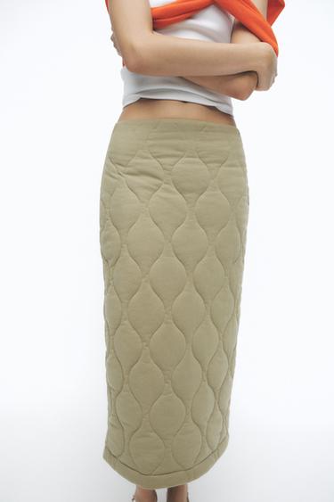 FALDA MIDI ACOLCHADA - kaki-med de Zara