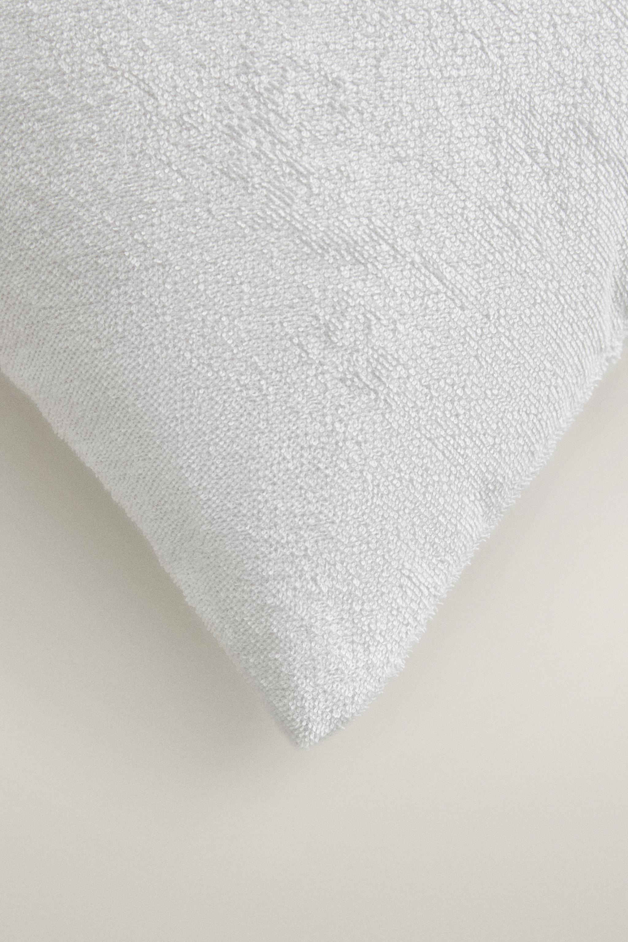 WATERPROOF COTTON TERRYCLOTH PILLOW PROTECTOR — White