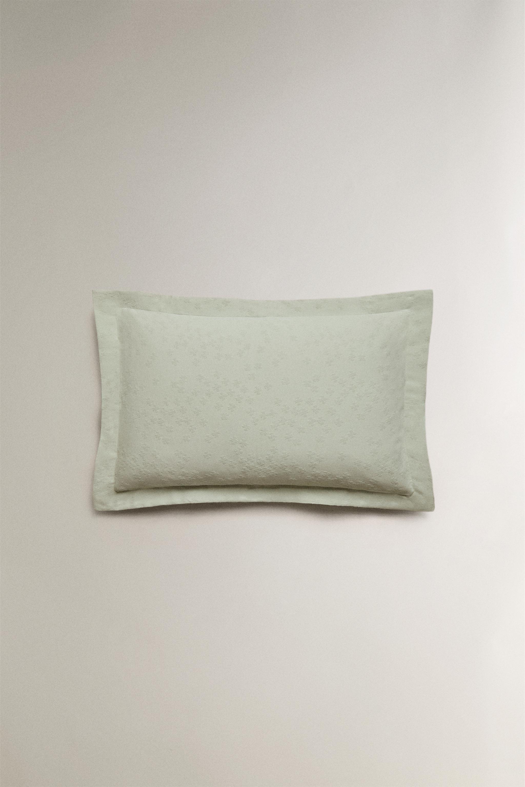 CLOVER THROW PILLOW COVER