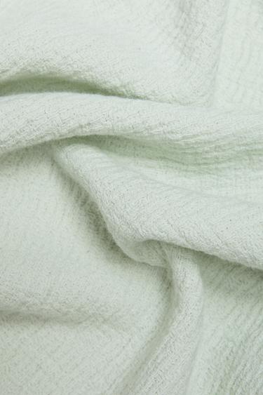 COTTON THROW WITH FRINGING - washed green by Zara