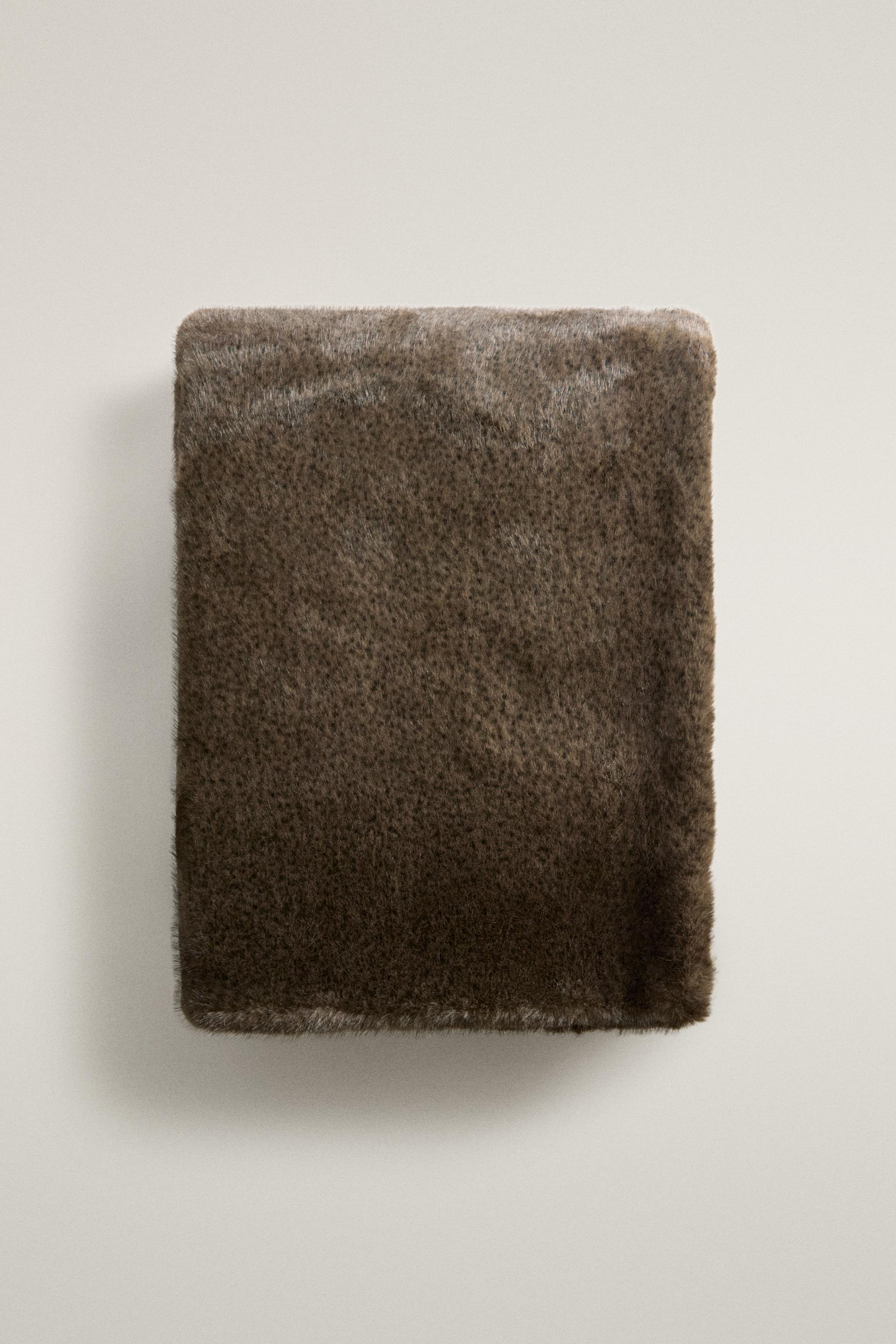 FUR SPOT BLANKET