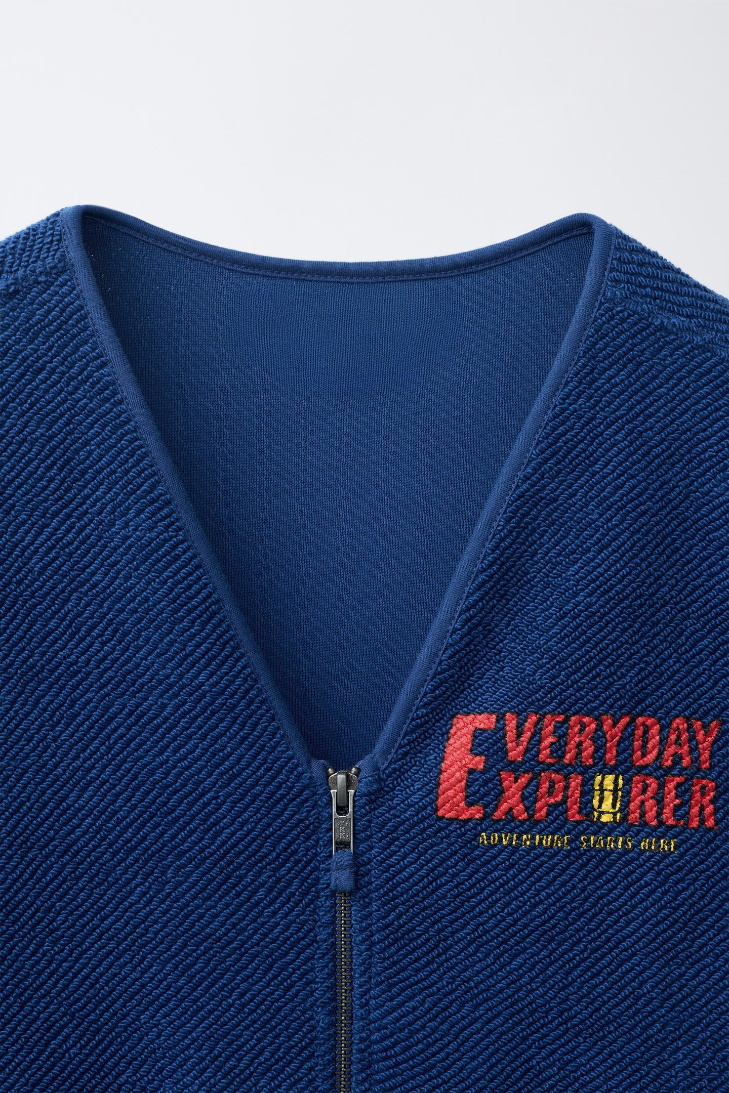 Детский жилет Zara Textured Vest with Text and Label, цвет: Синий — фото 4