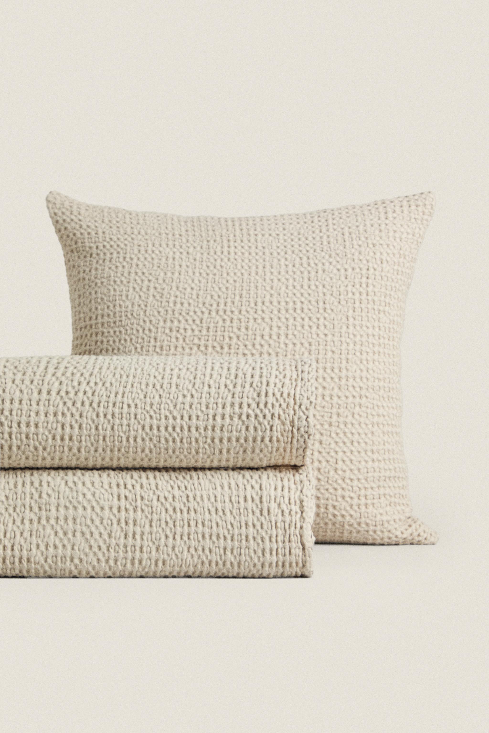 【美品】ZARA ザラホーム　ベッドスプレッド　フリル　ベージュ 美品】ZARA ザラホーム ベッドスプレッド フリル ベージュ フリル