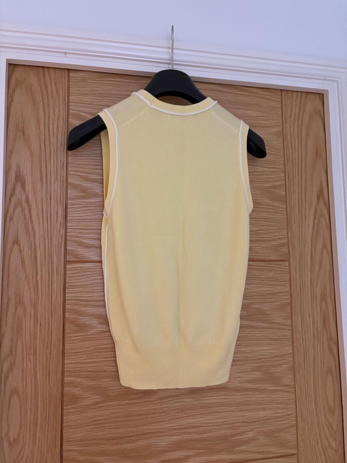 YELLOW KNIT VEST TOP WITH WHITE OUTLINE - Image 3