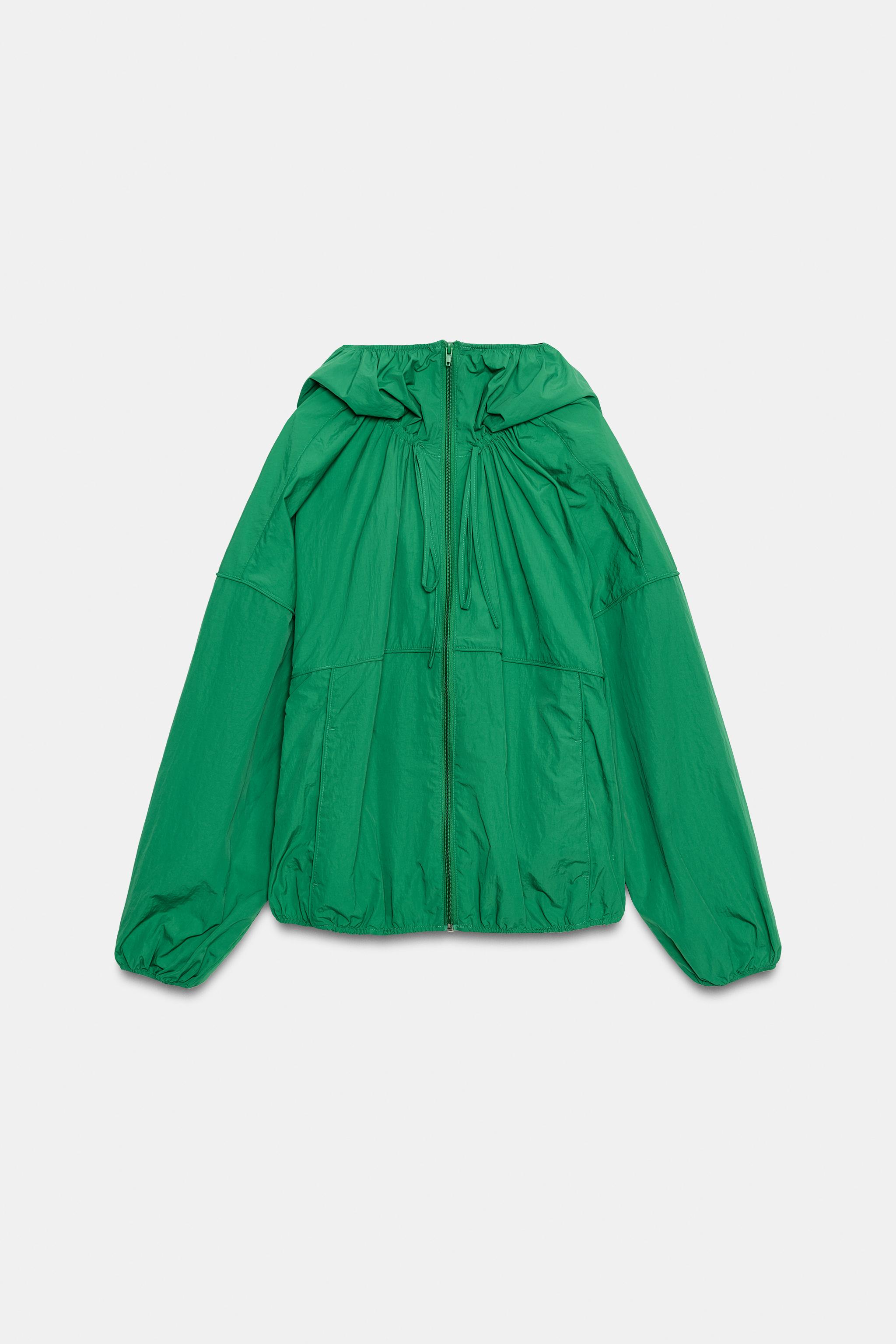 VESTE EN TISSU TECHNIQUE À CAPUCHE