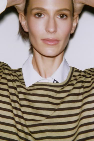 T-SHIRT À RAYURES EN COTON ET LIN - Raie verte de Zara - Image 4