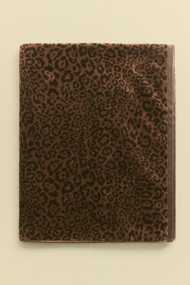 SERVIETTE DE PLAGE VELOURS MOTIF IMPRIMÉ ANIMAL - Chocolat de Zara