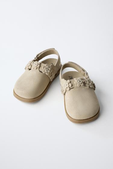 SABOTS EN CUIR AVEC FLEURS - Marron sable de Zara - Image 2