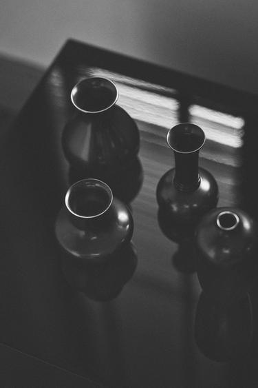 PETIT BRASS VESSEL POD I COLIN KING - Black by Zara