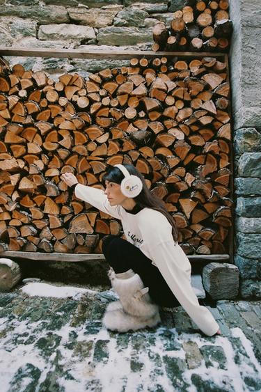 OREJERAS EFECTO PELO ST. MORITZ® - Crudo de Zara