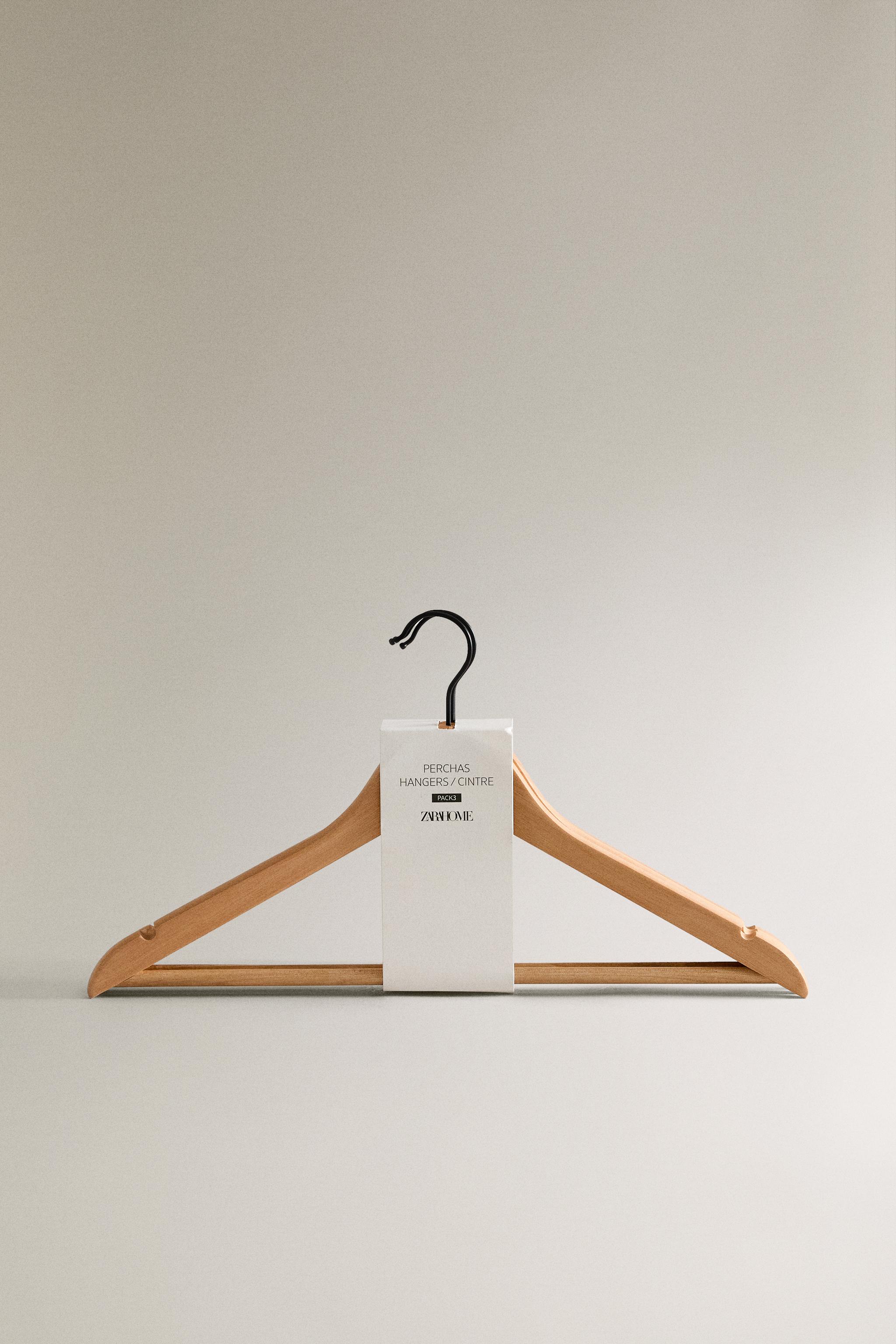 ラッカー仕上げ木製ハンガー(3本セット) - ホワイト | ZARA ラッカー仕上げ木製ハンガー(3本セット) - ホワイト | ZARA