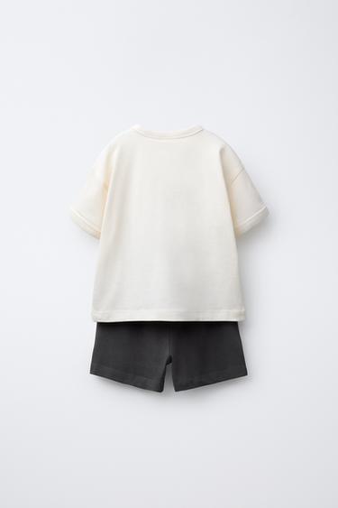 ENSEMBLE DE JOGGING T-SHIRT ET BERMUDA SPORTIF - Noir / Écru de Zara - Image 1