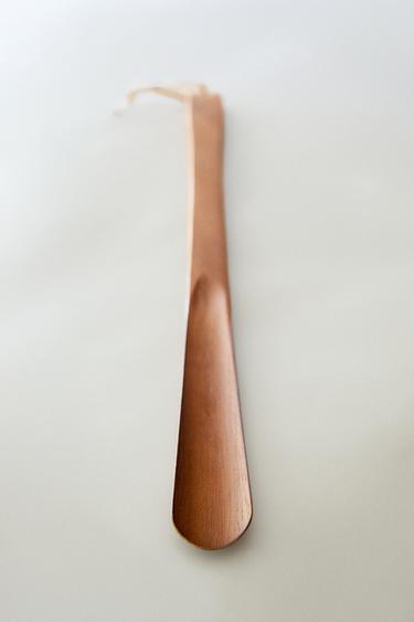 EXTRA-LONG ACACIA WOOD SHOEHORN - Light beige by Zara