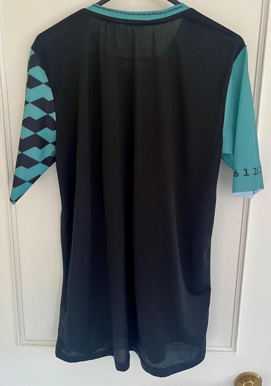 CYCLING TRAINING TOP - Image 2