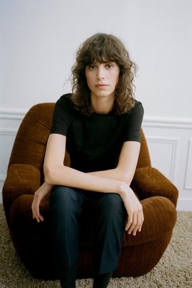 CROPPED SHORT SLEEVE T-SHIRT - Black by Zara