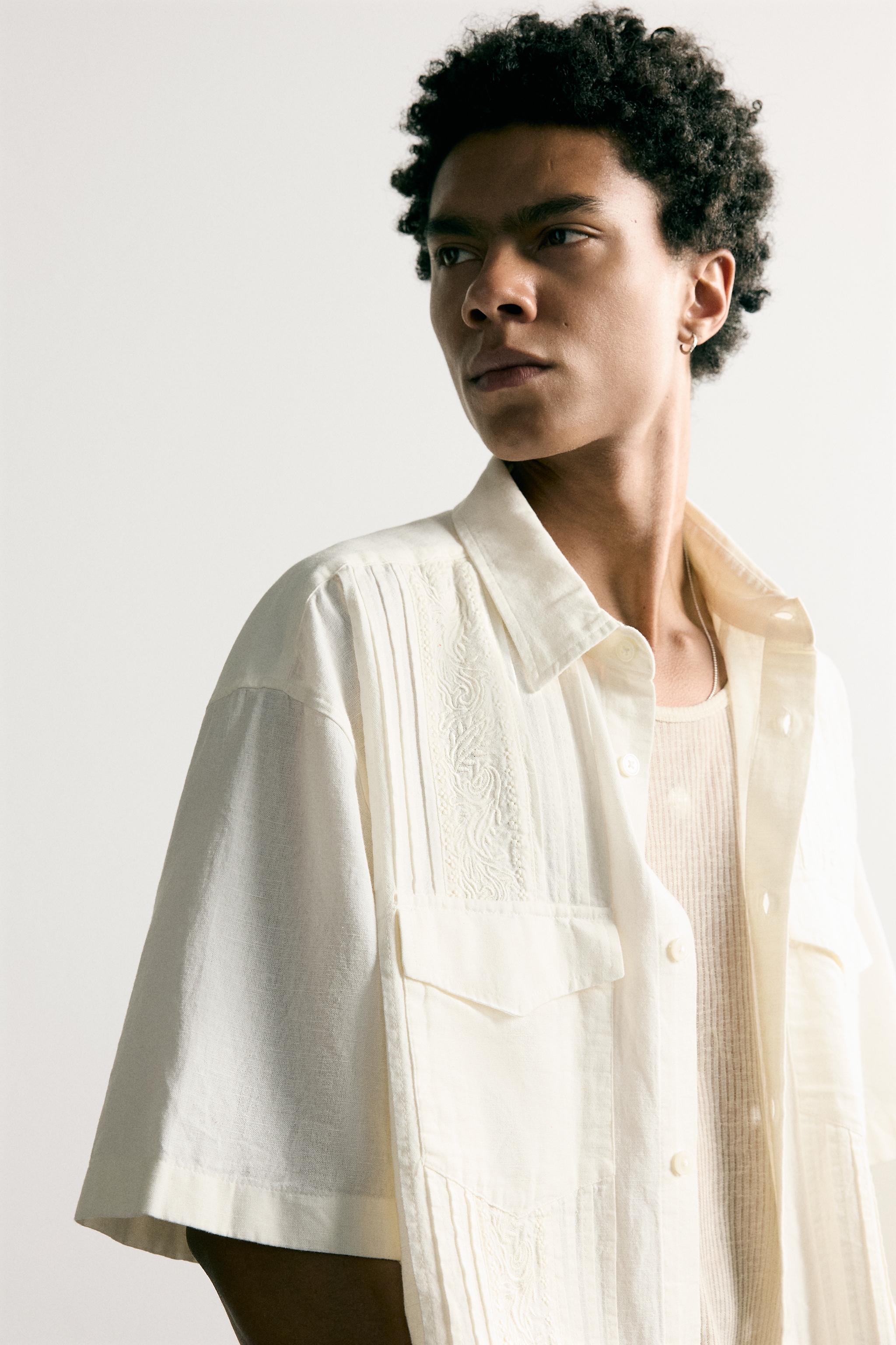 CHEMISE COUPE DÉCONTRACTÉE AVEC BRODERIES ET PLIS
