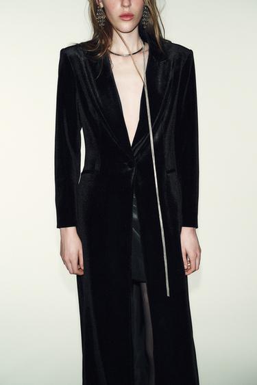 BLAZER مخملي طويل - أسود الخاص بـ Zara