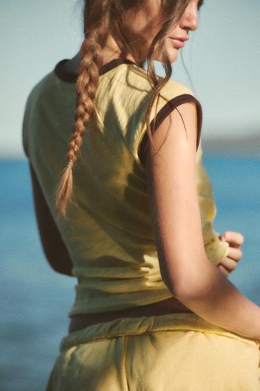 T-SHIRT FLAMMÉ À LISERÉS - Jaune clair de Zara - Image 3