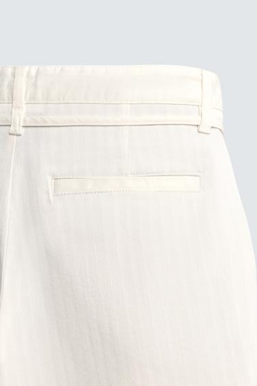 BERMUDA RELAXED FIT À PINCES - Écru de Zara - Image 9