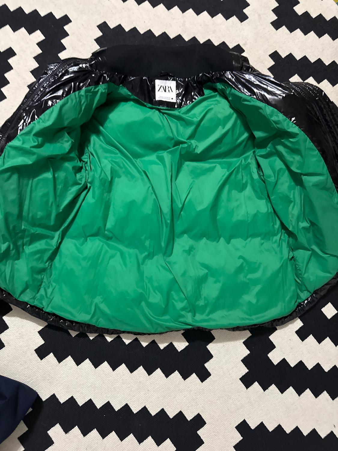 ZARA SHINY BLACK PUFFER WITH GREEN - Image 4