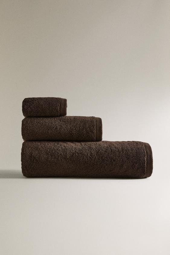 COLORED TERRYCLOTH BATH TOWEL