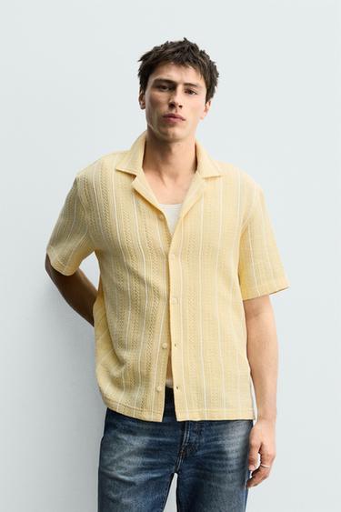 CAMISA REGULAR FIT JACQUARD RAYAS - Amarillo de Zara