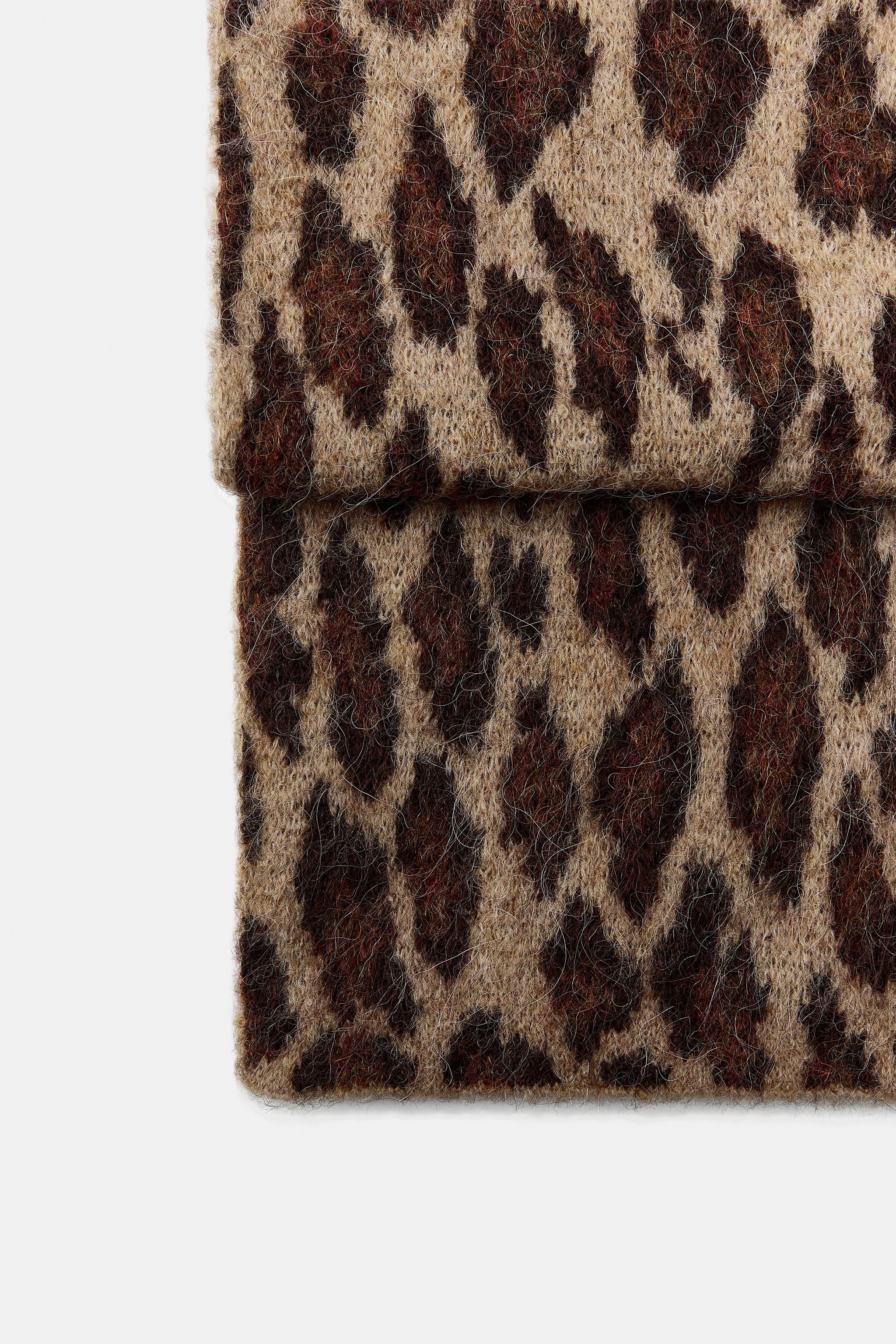 ANIMAL PRINT KNIT SCARF