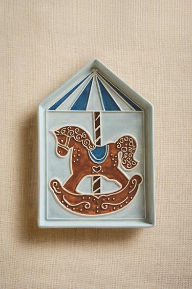CHILDREN'S STONEWARE CHRISTMAS HORSE PLATE - Multicoloured by Zara