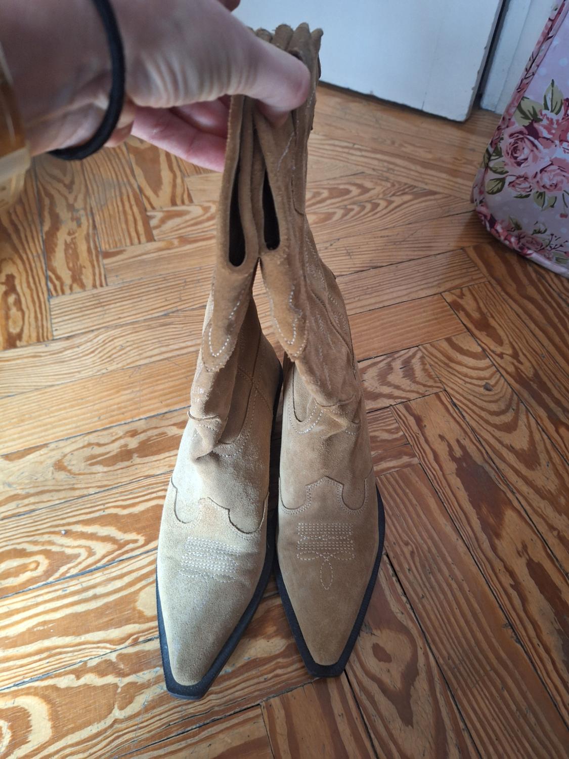EMBROIDERED SPLIT SUEDE BOOTS - Image 3